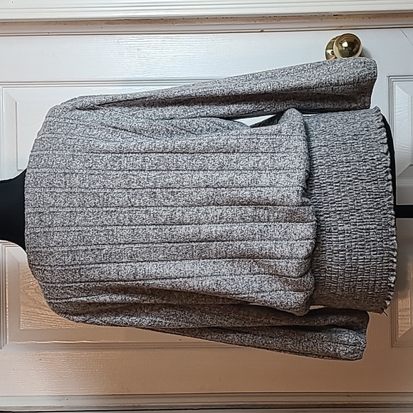 C Fleece Smocked Blouse - Picture 6 of 12